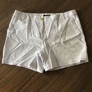 Jones New York size 12 white polka dot shorts